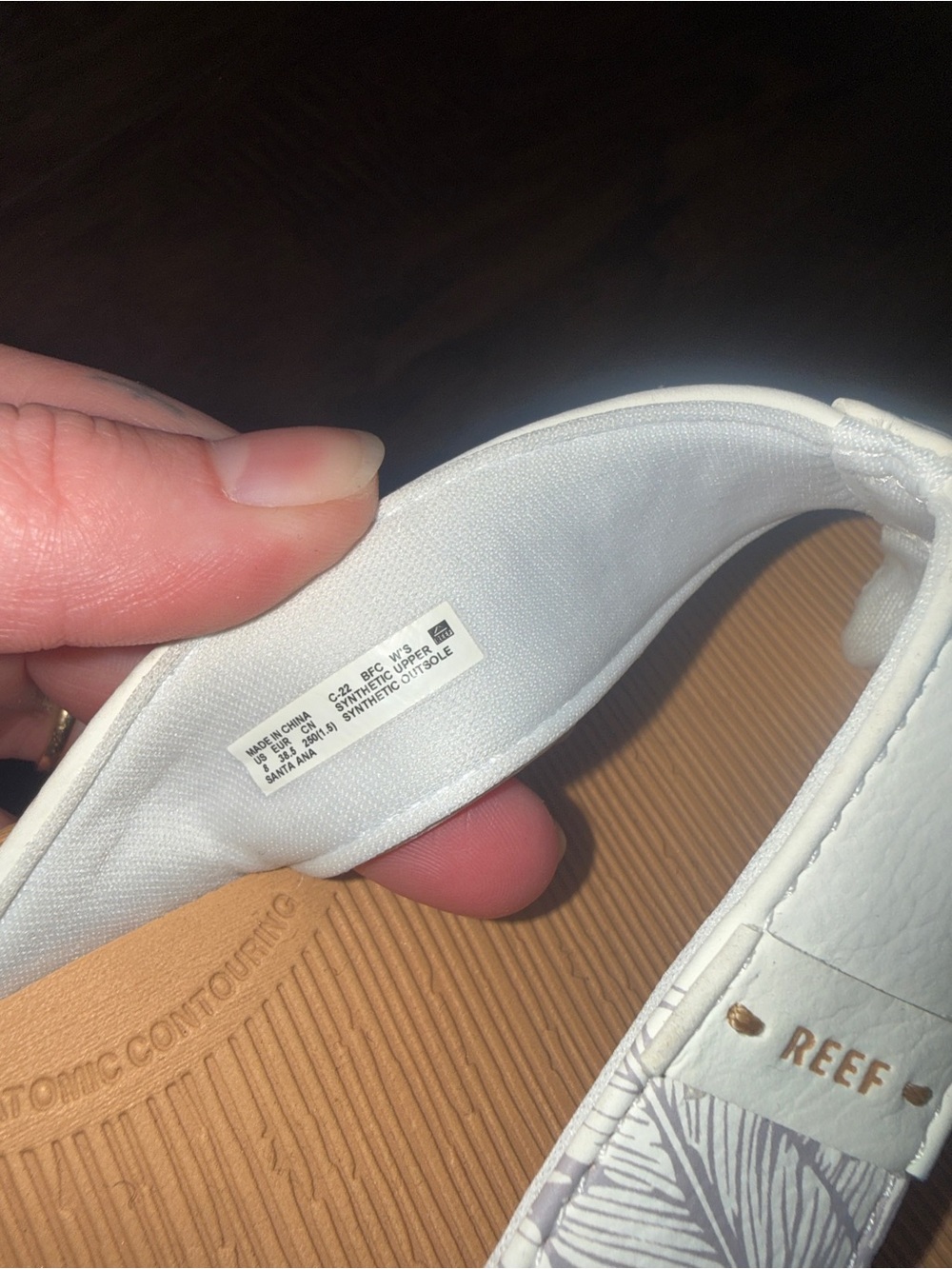 Reef Tan and White Women's Flip Flops NWOT - Picture 3 of 4
